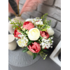 Welurowy flowerbox zgniła zieleń z bukietem peonii
